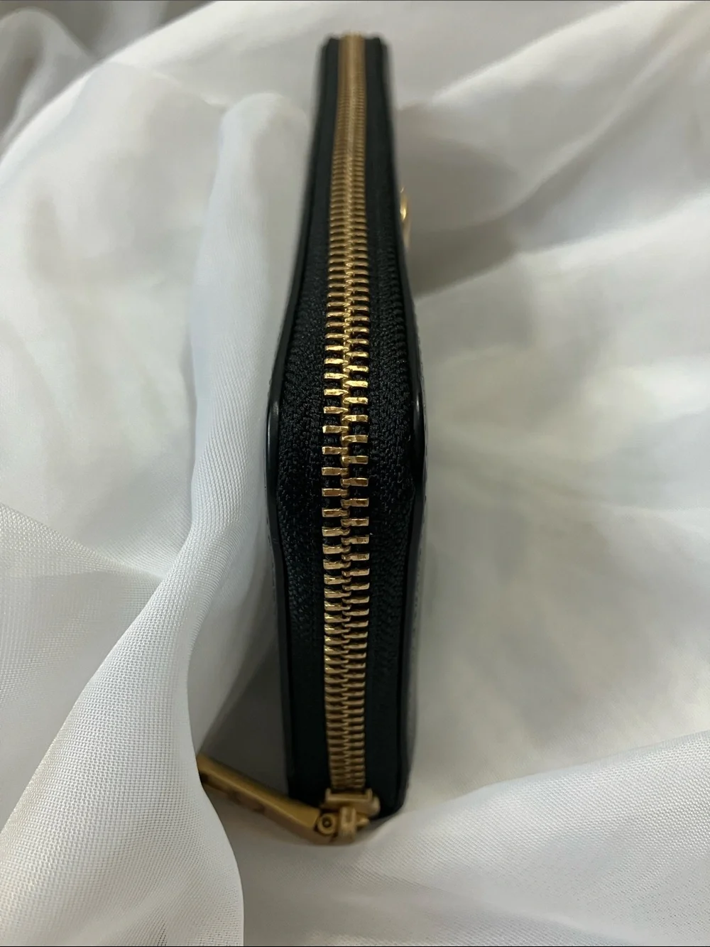 Smooth Leather Slim Accordion Zip Wallet